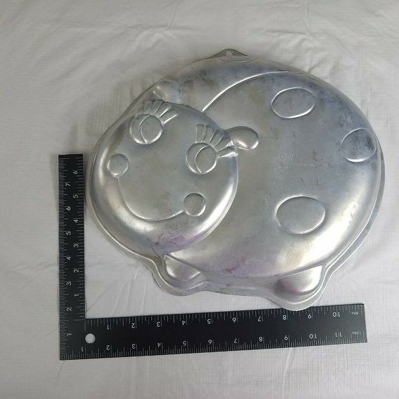 Ladybug Cake Pan Wilton 2105-3316 Metal - Picture 2 of 6